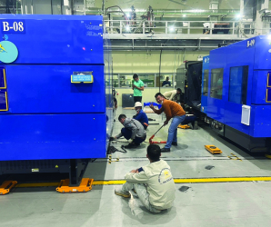 Nâng cẩu, vận chuyển và lắp đặt máy ép nhựa