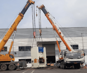 Nâng cẩu và lắp đặt máy đột dập